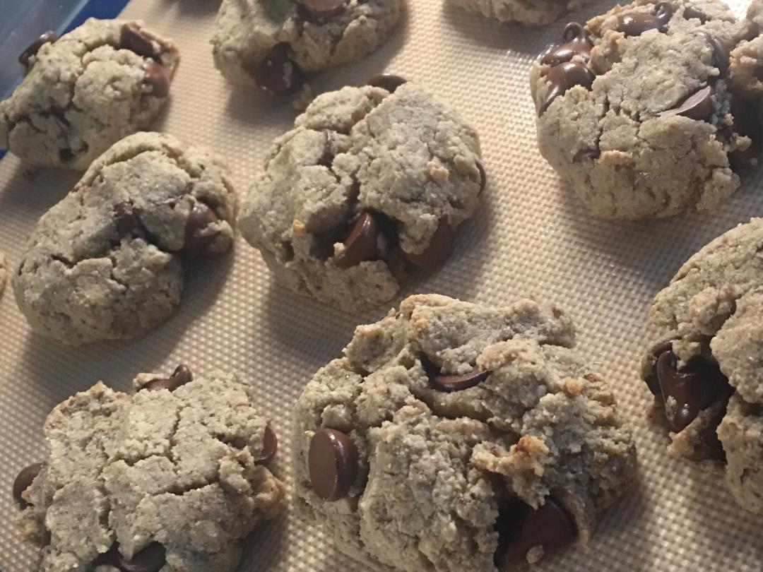 Paleo Chocolate Chip Cookies